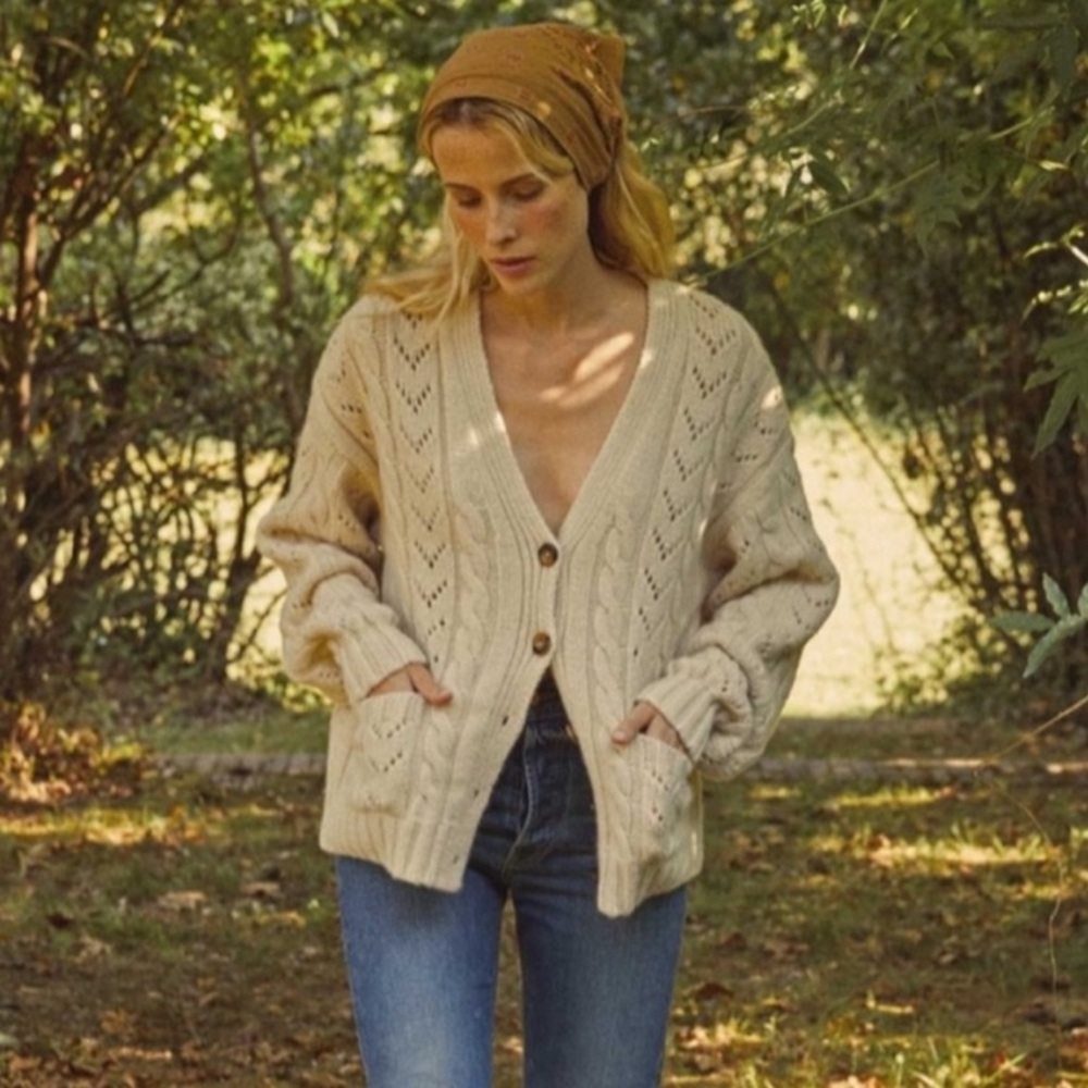 Doen Beacon Cardigan Sweater in Cream (70% superfine wool & 40% cashmere)